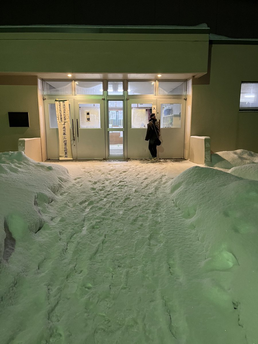 真冬でもしっかり選挙には来ました