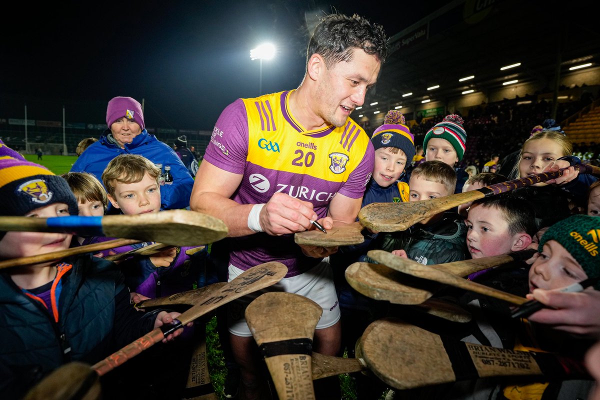 JamesLawPhotos's tweet photo. Lee Chin signs hurls for the kids after last nights game in Wexford.. https://t.co/Yam4CCn4e4