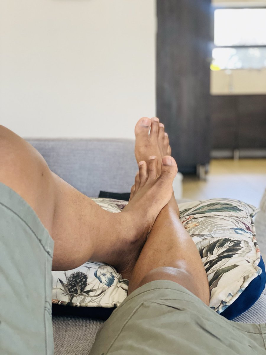 IamSabza's tweet photo. Lazy Sunday vibes 🥱😴🦶🌻 https://t.co/UEjZmlceyU