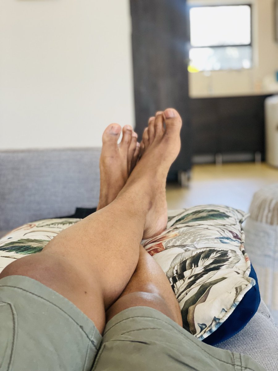 IamSabza's tweet photo. Lazy Sunday vibes 🥱😴🦶🌻 https://t.co/UEjZmlceyU