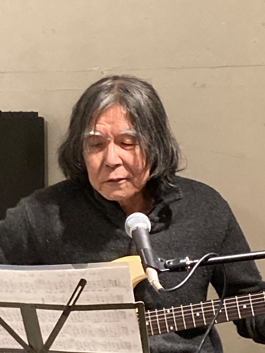 昨夜の江上さん。城戸さんの奥様、お菓子非常に美味しゅうございました（帰宅後夢中で食べたので写真は無し）。