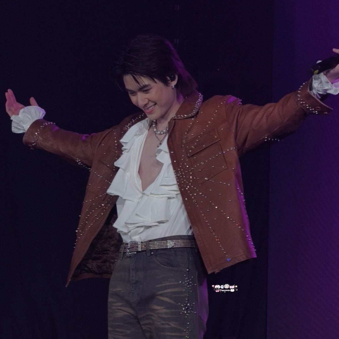 ยินดีและภูมิใจเสมอ เวลาที่นจก.มีคนมาติดตาม มีคนรักมากเพิ่มขึ้นทุกวัน ขอให้ประสบความสำเร็จทุกอย่าง ทุกสิ่งที่ตั้งใจจะทำเลยนะ ซัพพอร์ตหนูแบบนี้ตลอดไป 

my no.1 in my heart🤍
 rak makmak jai meow dek! 🐱🤏🏻

1.2M HEARTS FOR JK

#Lovely1M2Jackie
#JackieJackrin