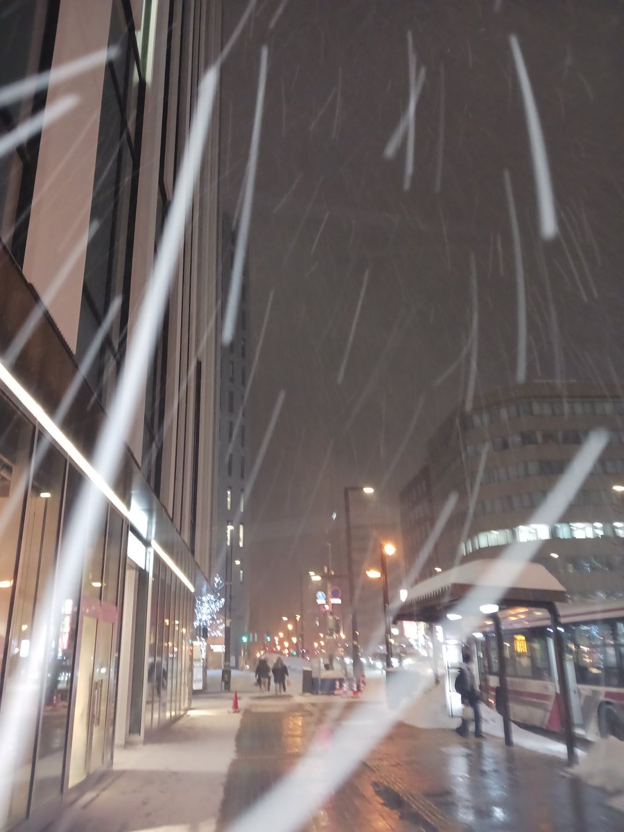 雪まつり会場いますが配信できなさそう棒状のものは槍ではないです雪ですw