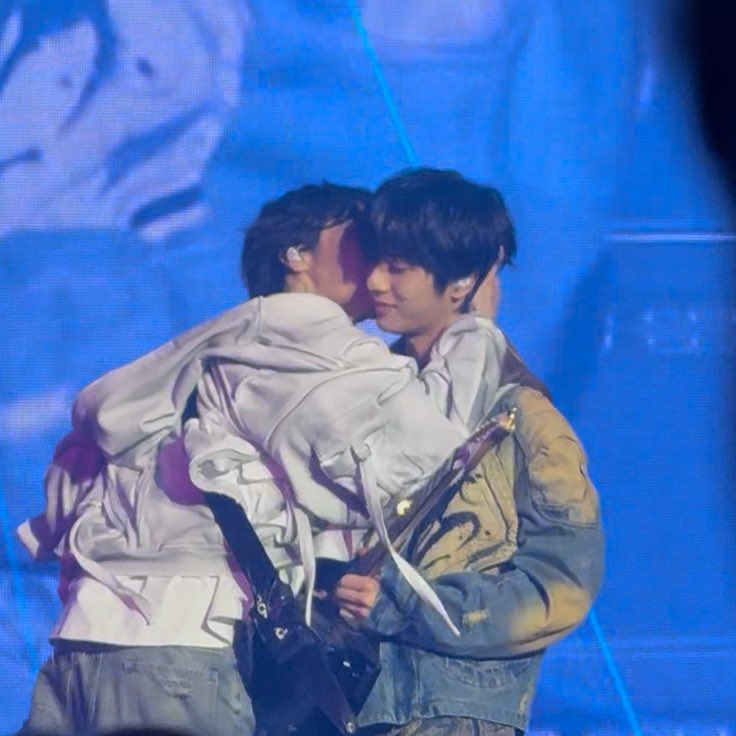 IM SCREAMING DONGMYEONG KISSED HYUNGU DURING VERONICA