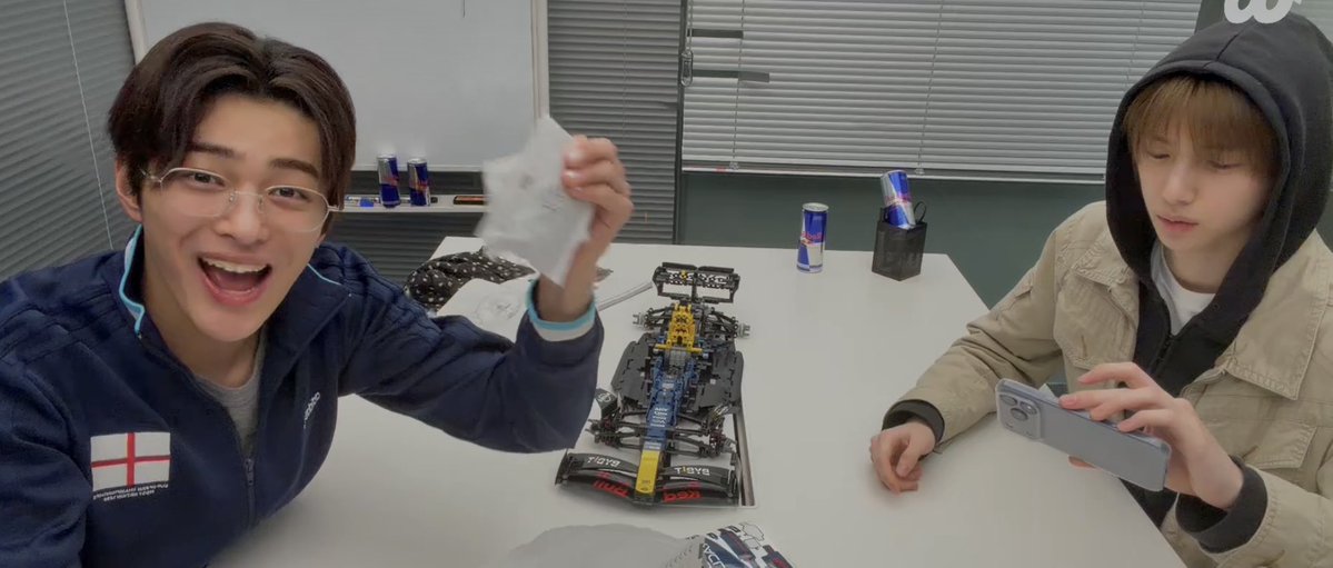 corhhjun's tweet image. 이렇게 레고 좋아하는 거 볼 때면 남고딩인 게 실감남