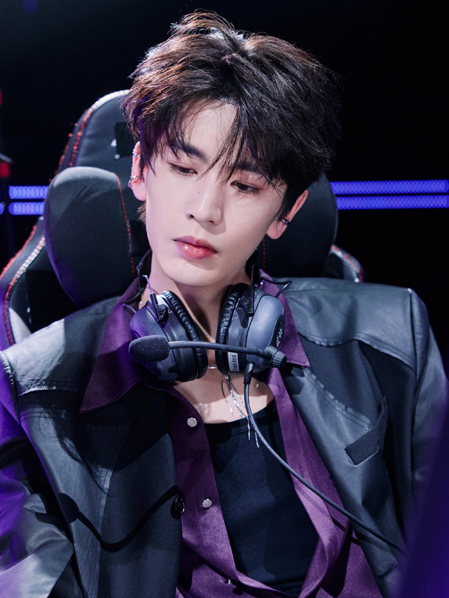 พี่เกมเมอร์ มีสตรีมที่แอพแดงไหมคะ เตรียมกดโดเนท 👾