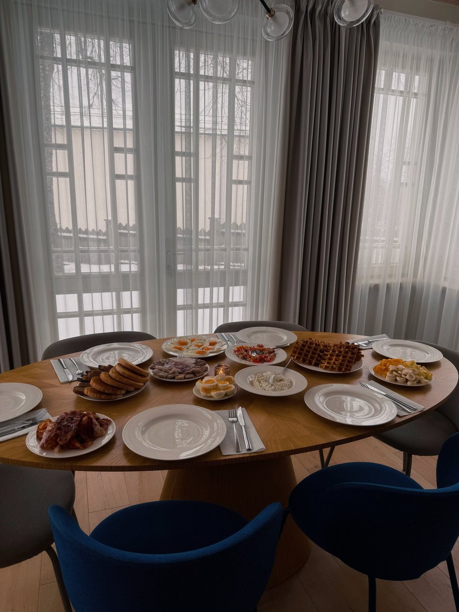 Atpūsties un paēst 🫡🫡🫡 https://t.co/oW23aNKIuR