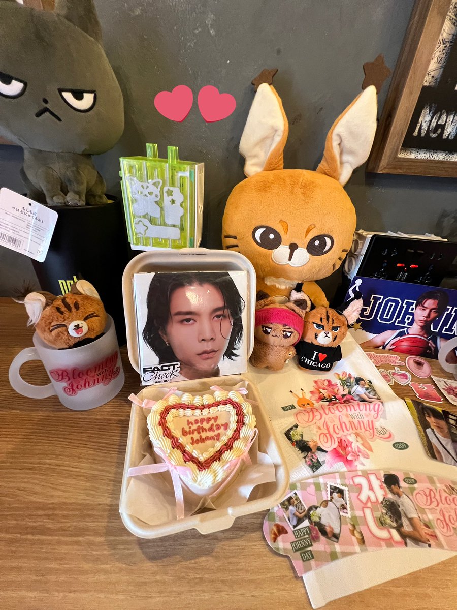 marie89me's tweet photo. Such a SUH-plendid day! 😻💕🌻💐
#BloomingWithJohnny https://t.co/bBVpvAF4JE