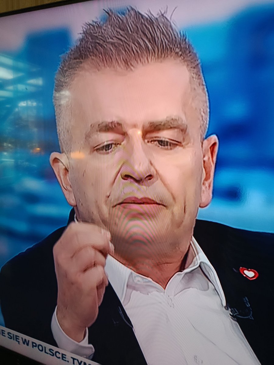 Nie mogę mu tego napisać bo mnie zablokował. 
Tak chamskiego,bezczelnego,agresywnego prostaka nie powinno zapraszać się do TV. Obrzydliwy , obleśny typ 🤮