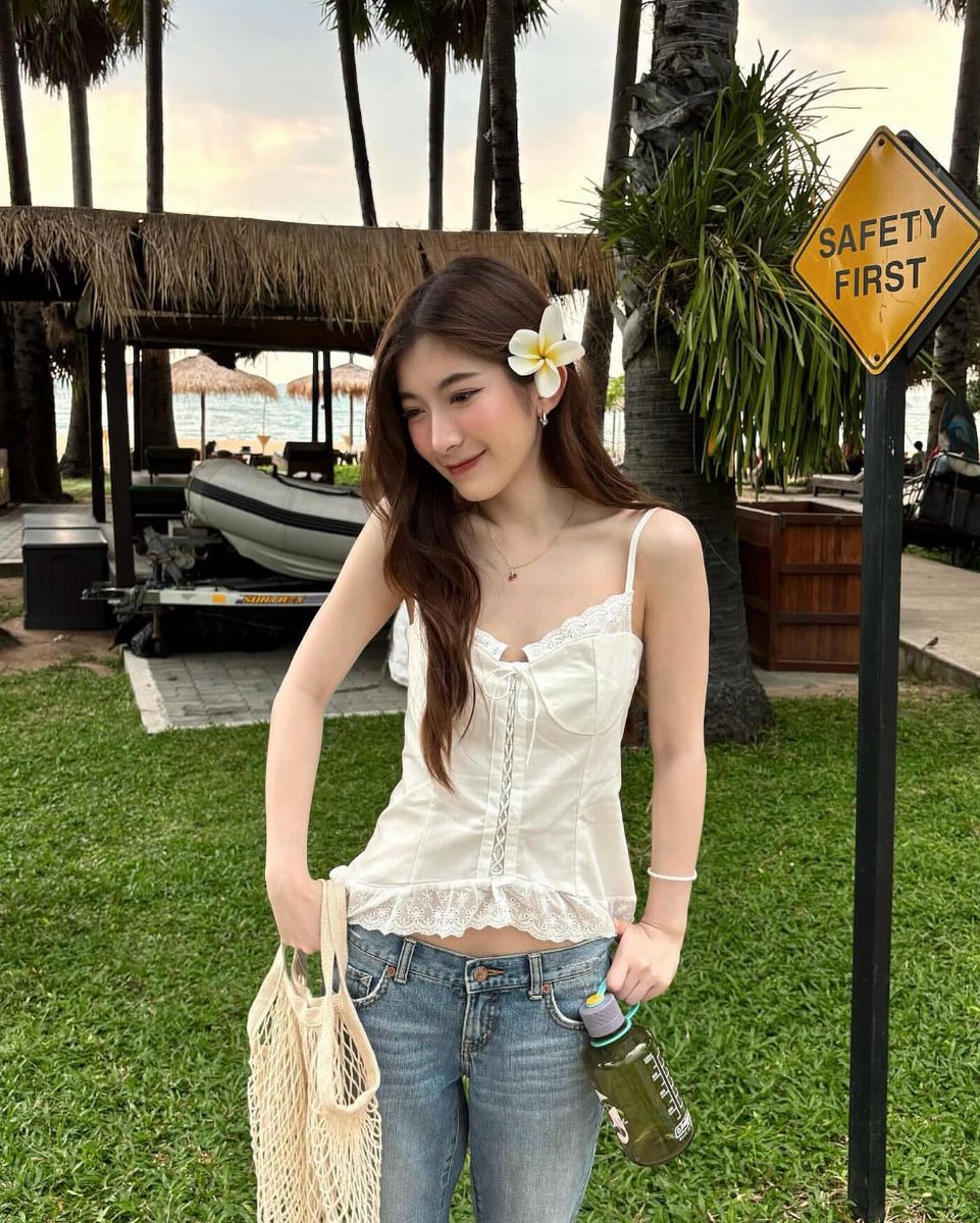 bbuknowmyline's tweet photo. 16. #topbasix รุ่น angel size s *อกขวา+ขอบเสื้อเปื้อน
180.- จาก 390
#ส่งต่อเสื้อผ้า #vghbkk #ส่งต่อstylist #เสื้อผ้ามือสองสภาพดี #โล๊ะตู้เสื้อผ้า #ส่งต่อcintage #ส่งต่อbeming #ส่งต่อvghbkk #rolliroo #uxryclub https://t.co/AltjA9X1VR