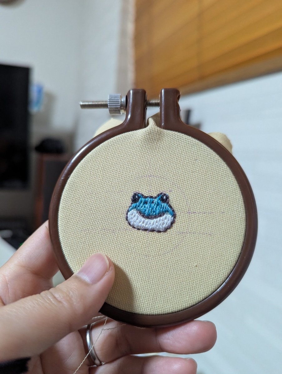 今日もひとかえる🐸縫った(*´ч`*)
アゴ、デカすぎたかな……？( * ॑꒳ ॑*)