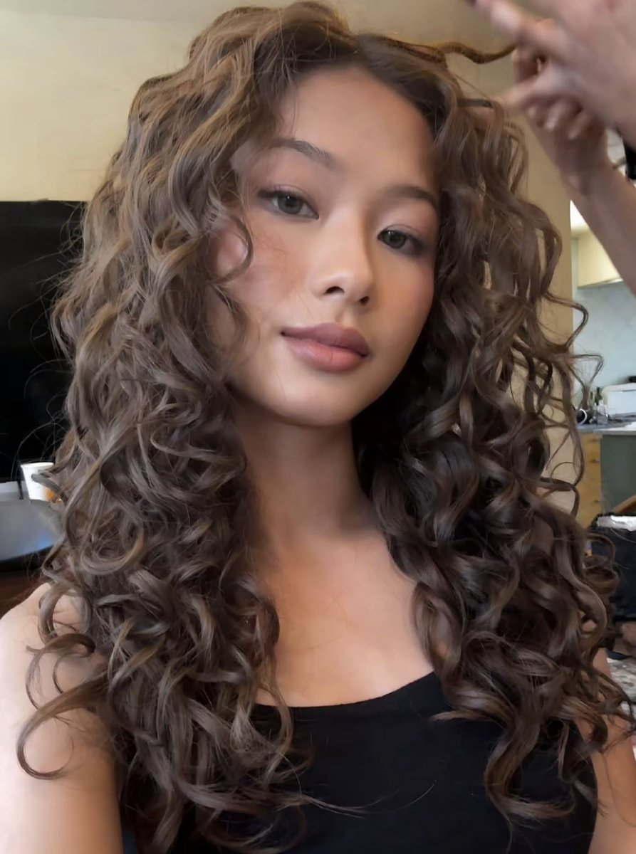 her natural beauty is sickening