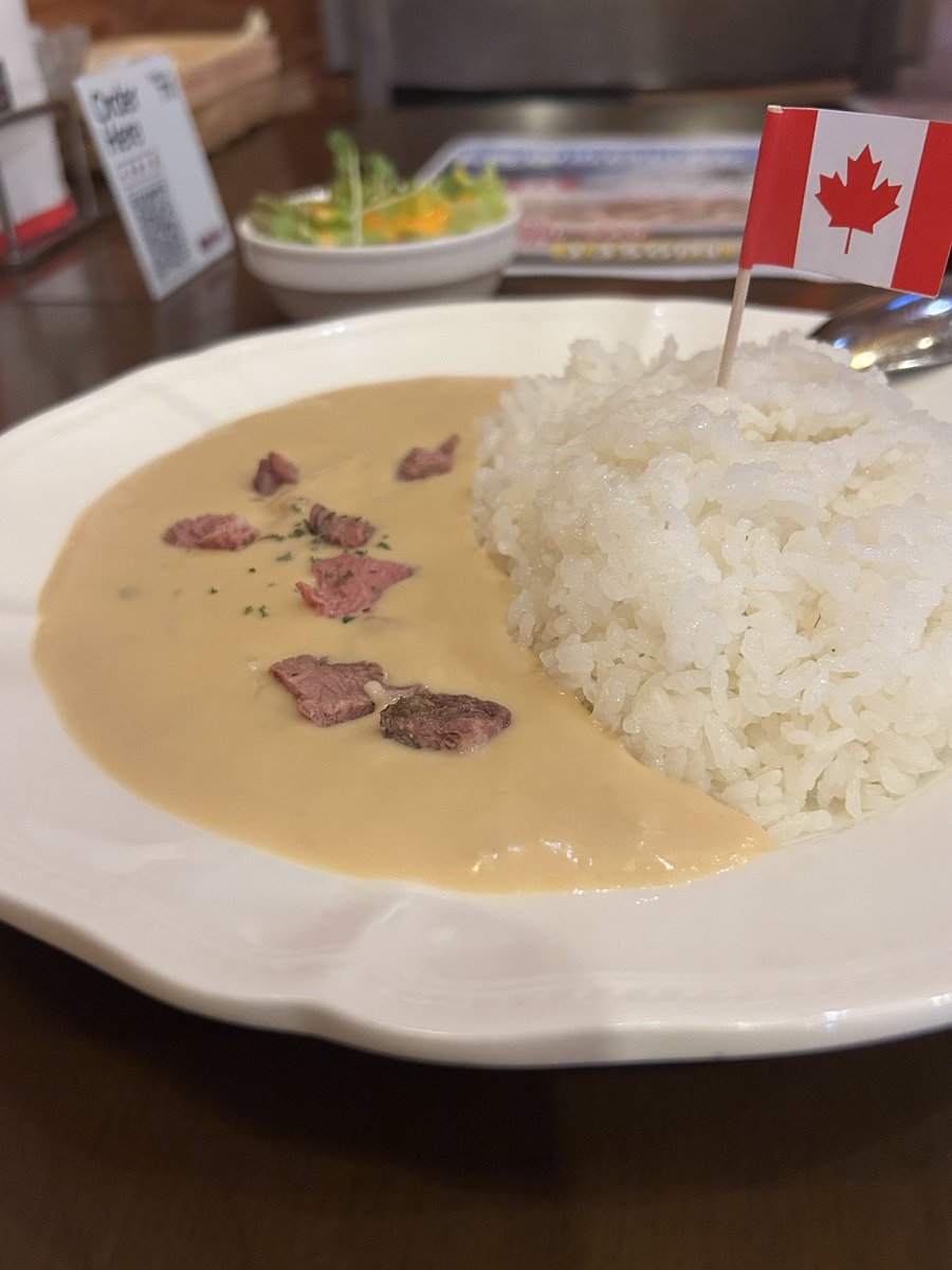 subwayexpress08's tweet photo. ちょこっと雪降ってたけどお昼ご飯食べにRIDE ONへ🚗³₃
期間限定の白いカレー🍛🥄
プーティン
ナナイモバー&コーヒー
プーティンは写真撮り忘れてた🤣
#RIDE_On #カナディアンカフェ #AYASEN https://t.co/3RGvVjx1E4