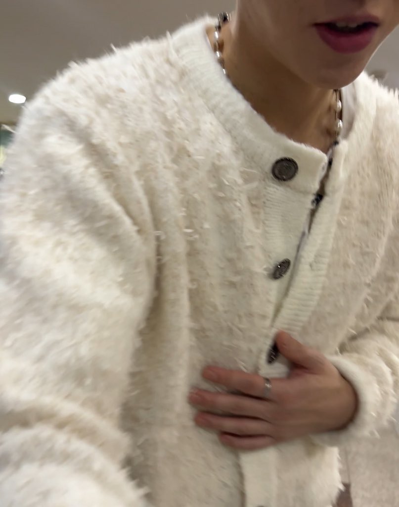 namuyumyum's tweet photo. 강아지가 너무 공손해서
입술과 커플링 밖에 안보여요 #남우현 https://t.co/M8giygctyg