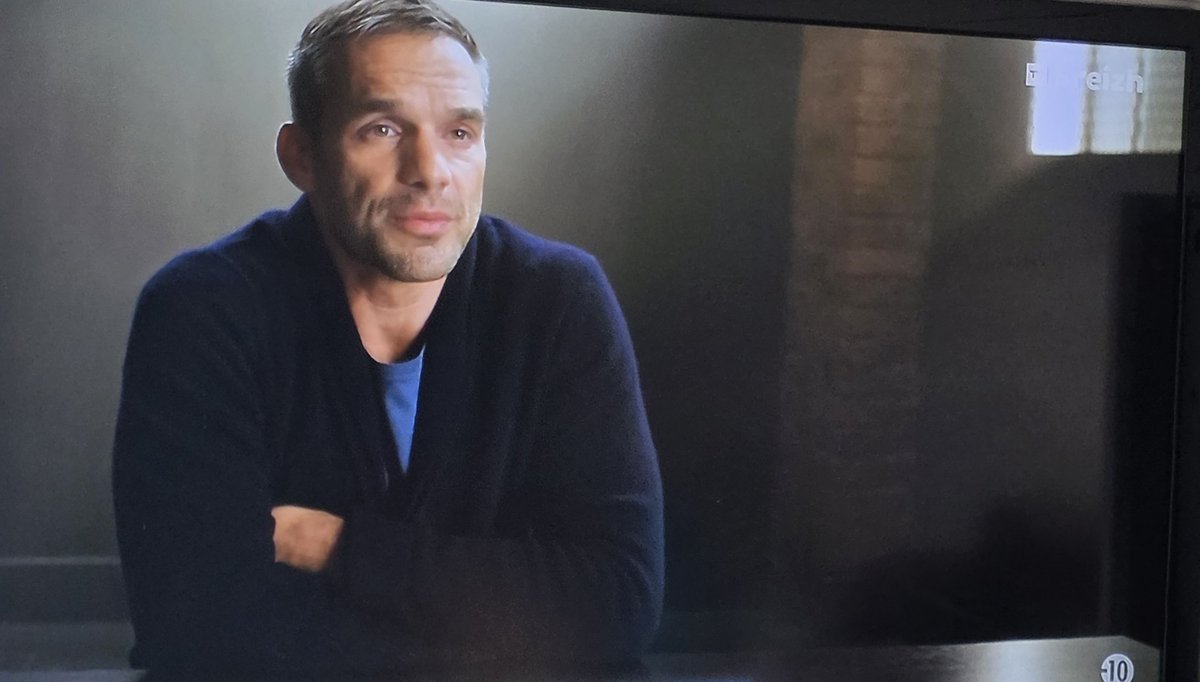 RomaillerG's tweet image. #Profilage 4 🎬❤️, notre #CommandantRocher, un bon souvenir. Bon dimanche, @PhilippeBas  mon #acteur et #cascadeur préféré 💪💯😘 et à tes fans🌞😘.