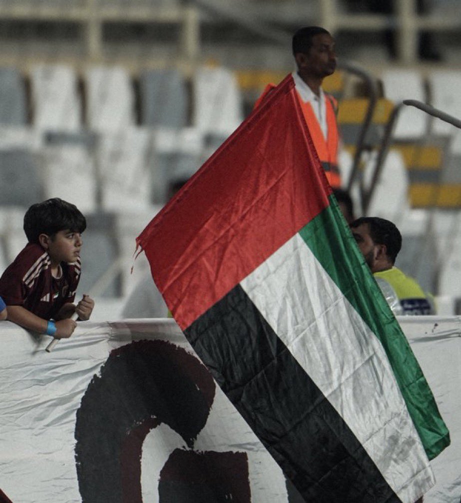 Royal_7amad's tweet photo. غدًا يعود الوحدة للعب في النخبة
لكن من دون جمهور من دون شغف من دون روح
فالأولُ خُذِل
والثاني أُعدِم
والثالِثُ قُتِل
لا سامح الله من أرخصنا
إستهانوا حتى أهانوا
وإن أخترنا البُعد فإنا مُجبرين
سبحان مغير الأحوال يا عنابي
كُنت تُمثِلُ الوطن خير تمثيل
وفي الغد قد لا تُمثِلُ نفسك حتى . https://t.co/JpZEoJajit