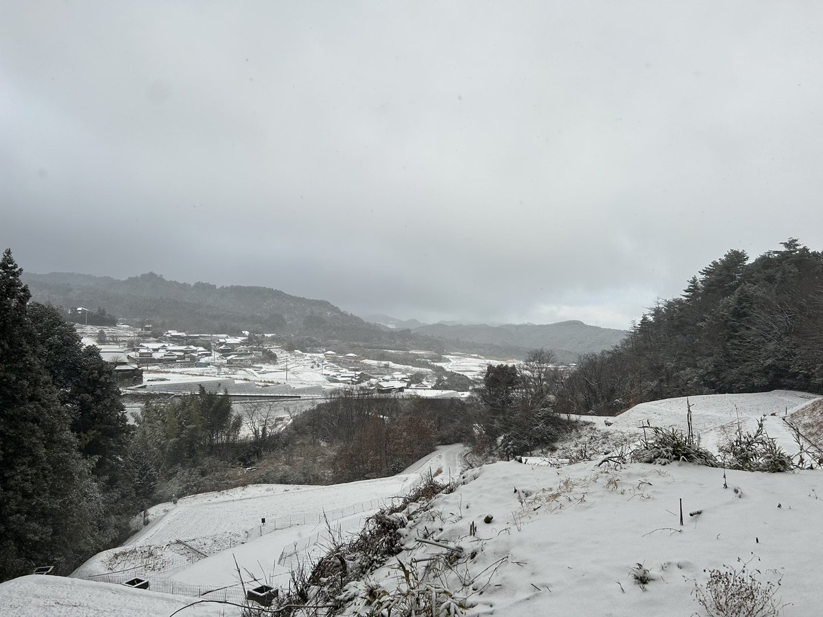 iikaze1's tweet photo. 久しぶりに積もった⛄️
#東温市 #雪だるま https://t.co/7L2YZkDloC