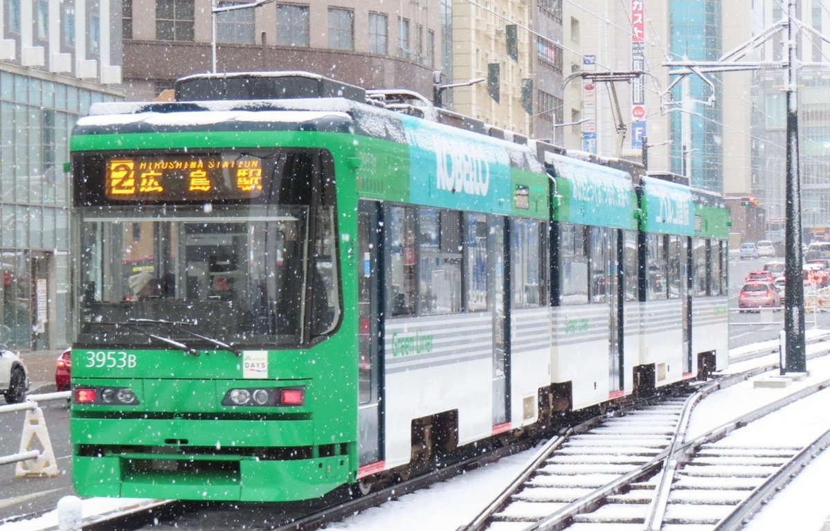 今回広電を撮影した中で、特にこの電車達に雪がたくさん付着していました　　
あと30分ぐらいおったら、1909の6号撮れたのに()