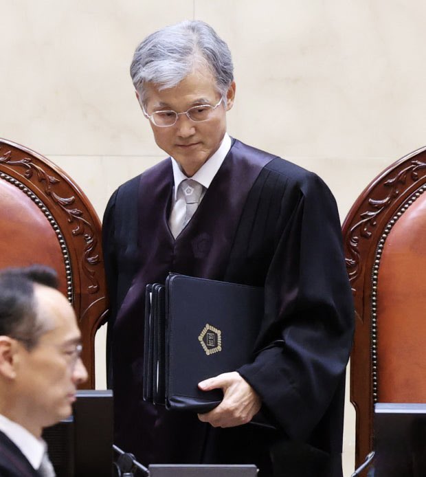 사법쿠데타 수괴.
이놈을 쳐내야 내란청산 시작된다.