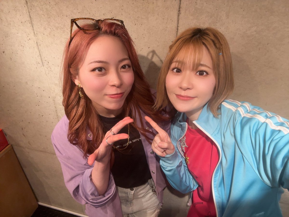 #萬腹企画個展 
しーちゃんも会いにきてくれた😭✨
まえちゃんもおりちゃんもいてくれて大感謝⭐️雪で大変な中ご来場いただきありがとうございました🥹🥹🫰🏻🩷

瑠夏ちゃんの産休前に一緒にイベントでれて嬉しかったな👶🍼
反復横跳びをする母ちゃんだからきっと元気な子や。楽しみだ😌✨