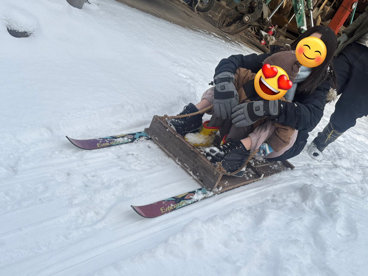 朝起きたら雪凄かった⛄️
庭でソリ🛷遊びとか色々したし、もう今年は雪山遊びに行かなくていいよねってなった😂