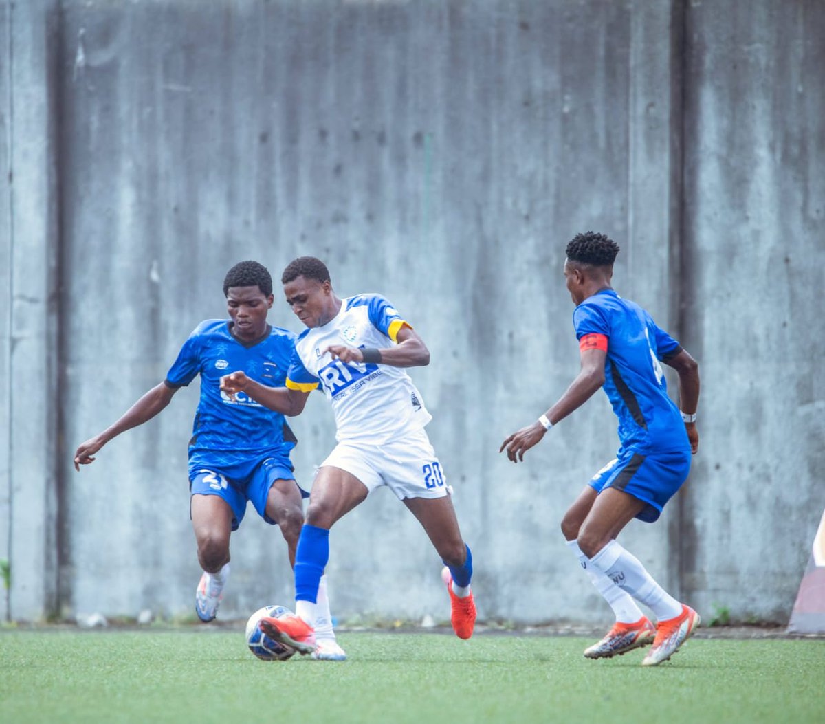 BolajiBale12's tweet photo. 🏆 TCC Cup Semis Recap
Atlantic Business 3–0 Gbagada FC
Gbenga x2, Chinoso seals it ✅ First-ever final

⚡ Dino SC 4–1 Imperia
Fabian “Kanté” dominates midfield ✅ Dino into final

⚔️ Final: Atlantic Business vs Dino SC

📍 Legacy Pitch |
#TCCCup #grassrootsfootball #BBFT https://t.co/d6xMxqdbLW