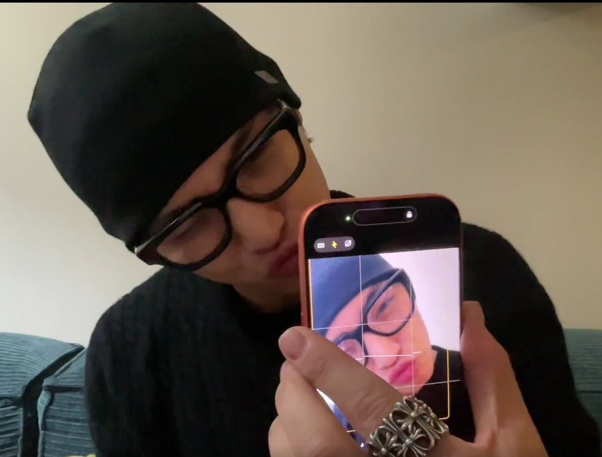 sunnchans's tweet image. mga jejemon nung 2010: