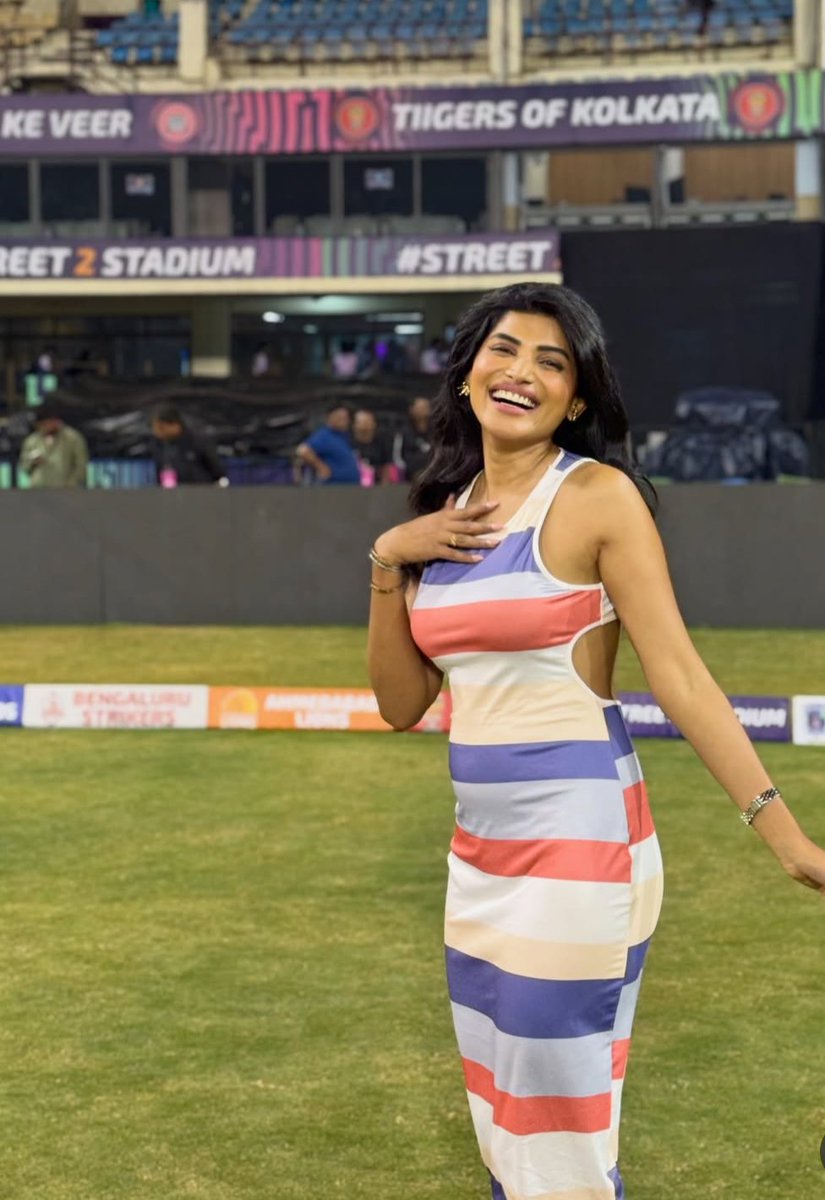 Cric4_cric's tweet photo. Cricket Presenter Akshaya Shetty during ISPL.
#akshayashetty #ISPL #ISPLSeason3 #streetcricket
#Cricket #T20WorldCup https://t.co/M3y8jlgpGd