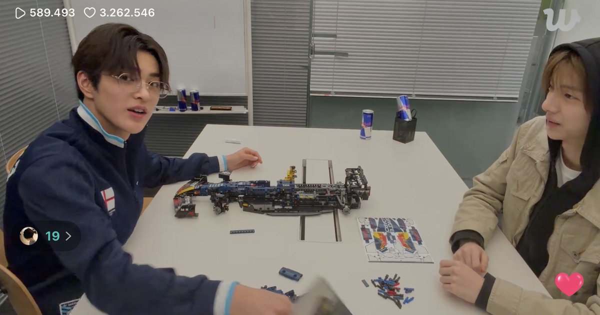 🗣️ : idol km kemana, kok gk update?
COER : lagi ngerakit lego 😭😭