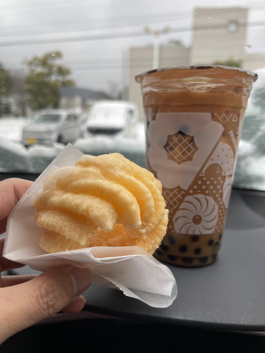 日本なのでミスタードーナツ行ってみた
フレンチクルーラー 172円
タピオカミルティーは540円でそこそこお値段するなぁとは思ったけど、まだアメリカで売られている半値以下