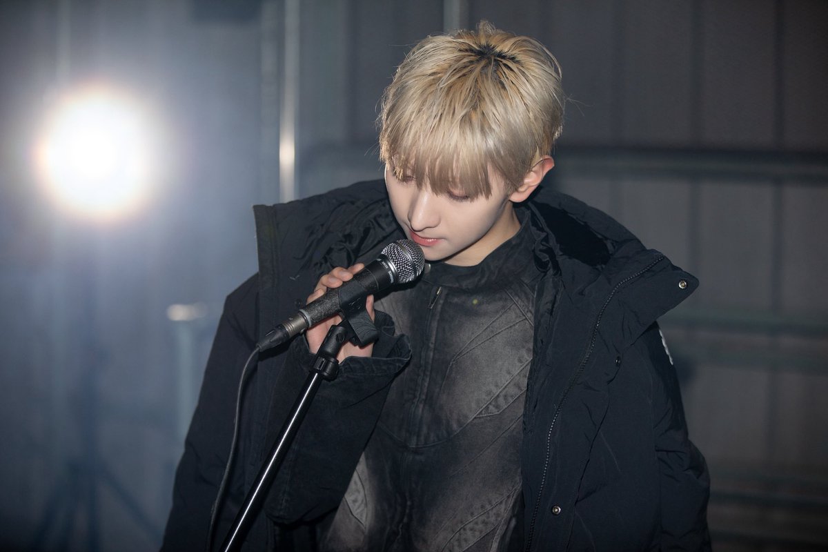 WUZO_BLITZERS's tweet photo. [📷]

샤 (SYA) 'STAY' Live Clip Behind Photo

#샤 #SYA
#블리처스 #BLITZERS 
#23시24분 https://t.co/bcVvbqdbZa