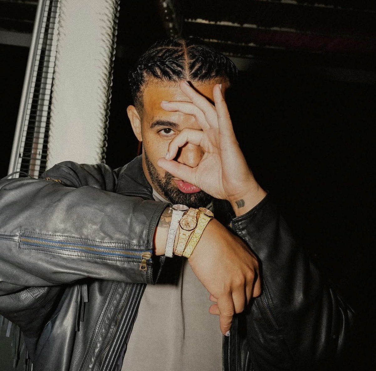 Due to low anticipation for the Super Bowl halftime performance, Bad Bunny reportedly reached out to Drake to help revive it, but Drake declined the offer.👀