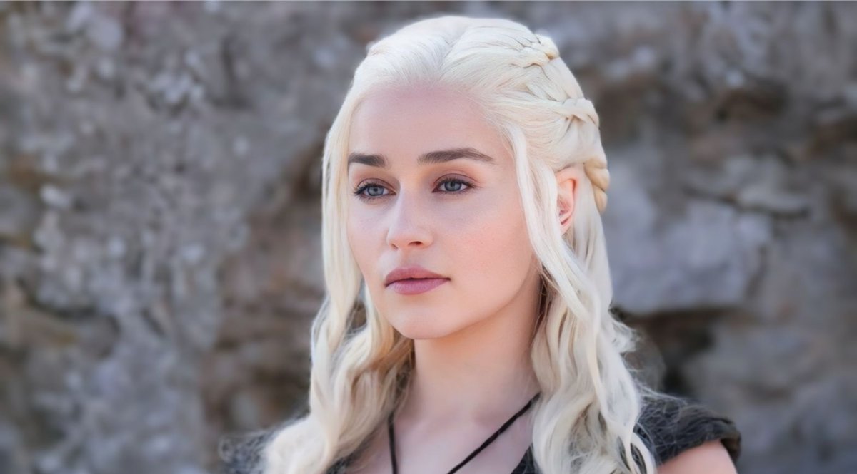 ScarletSpeeds16's tweet photo. Emilia Clarke as Daenerys Targaryen is literally the best anyone has ever looked on screen.

#GameOfThrones
