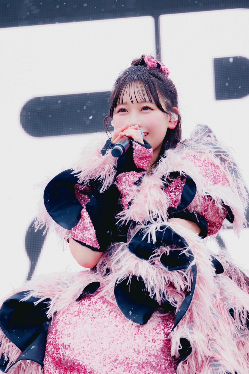 🌸📹#ユニ春 ライブ #ふるっぱーフォト📹🌏

雪降る中、最高のライブフォトをお届け🫶🏻✨

🩷松本かれん <a href="/karen_fz0328/">松本かれん( FRUITS ZIPPER )</a>

「ユニ春！ライブ 2026」
📍ユニバーサル・スタジオ・ジャパン
📅2026年2月8日(日)

🎧FRUITS ZIPPERを聴く
kawaiilab.lnk.to/FRUITSZIPPER_I…

#FRUITSZIPPER  
#フルーツジッパー