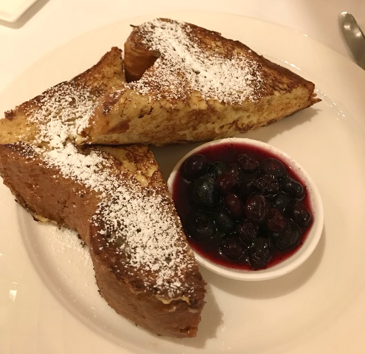 AndrewOpera's tweet image. Brunch is made. French Toast, Blueberry Compote, a sprinkling of icing sugar and some maple syrup 😋 #FrenchToast #Blueberries #MapleSyrup #Brunch