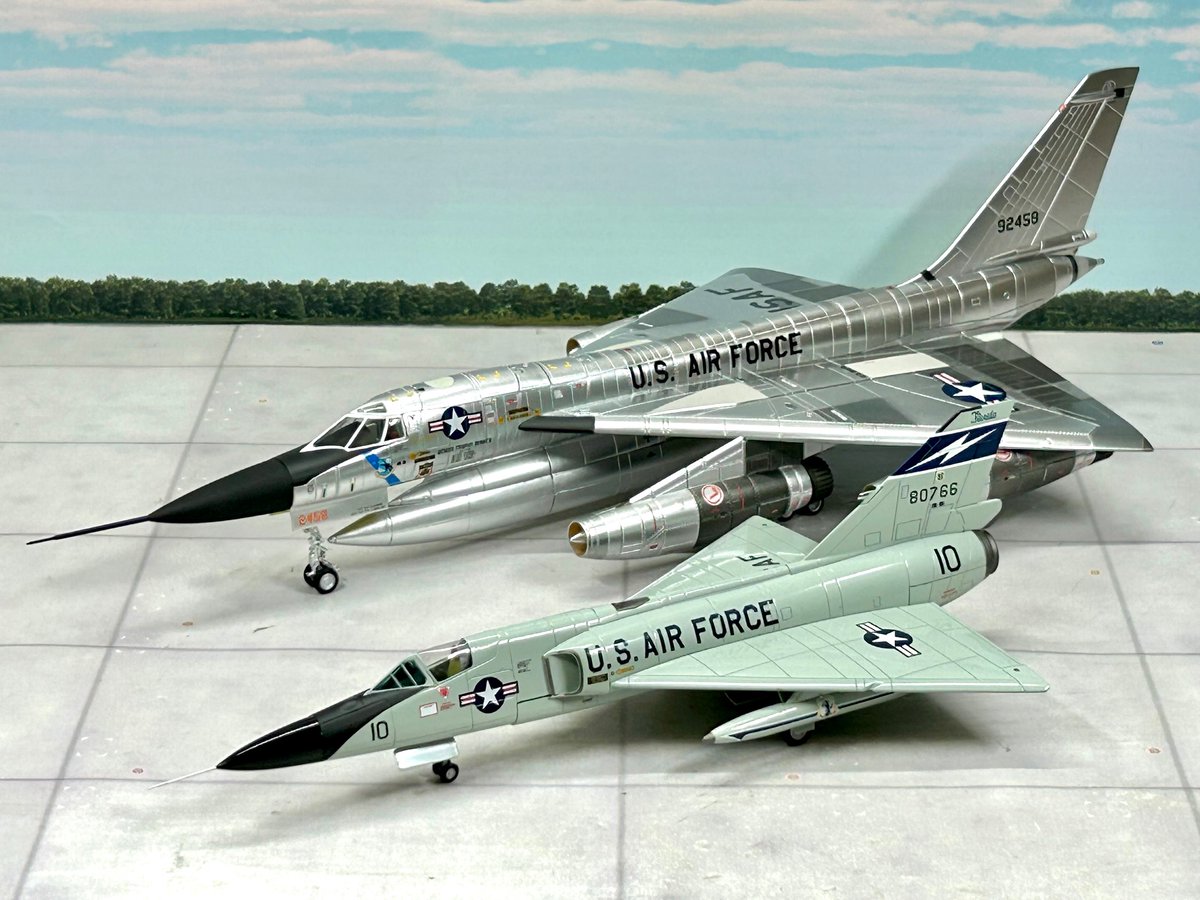 akabou_himawari's tweet photo. 🇺🇸#アメリカ空軍機コレクション
1/72 B-58A #Hustler #ハスラー
#CalibreWings #カリバーウイングス #ダイキャストモデル
同時期の同じメーカーでデルタ翼の戦闘機との比較
#コンベア F-106 #デルタダート https://t.co/uGwtNvrXyz
