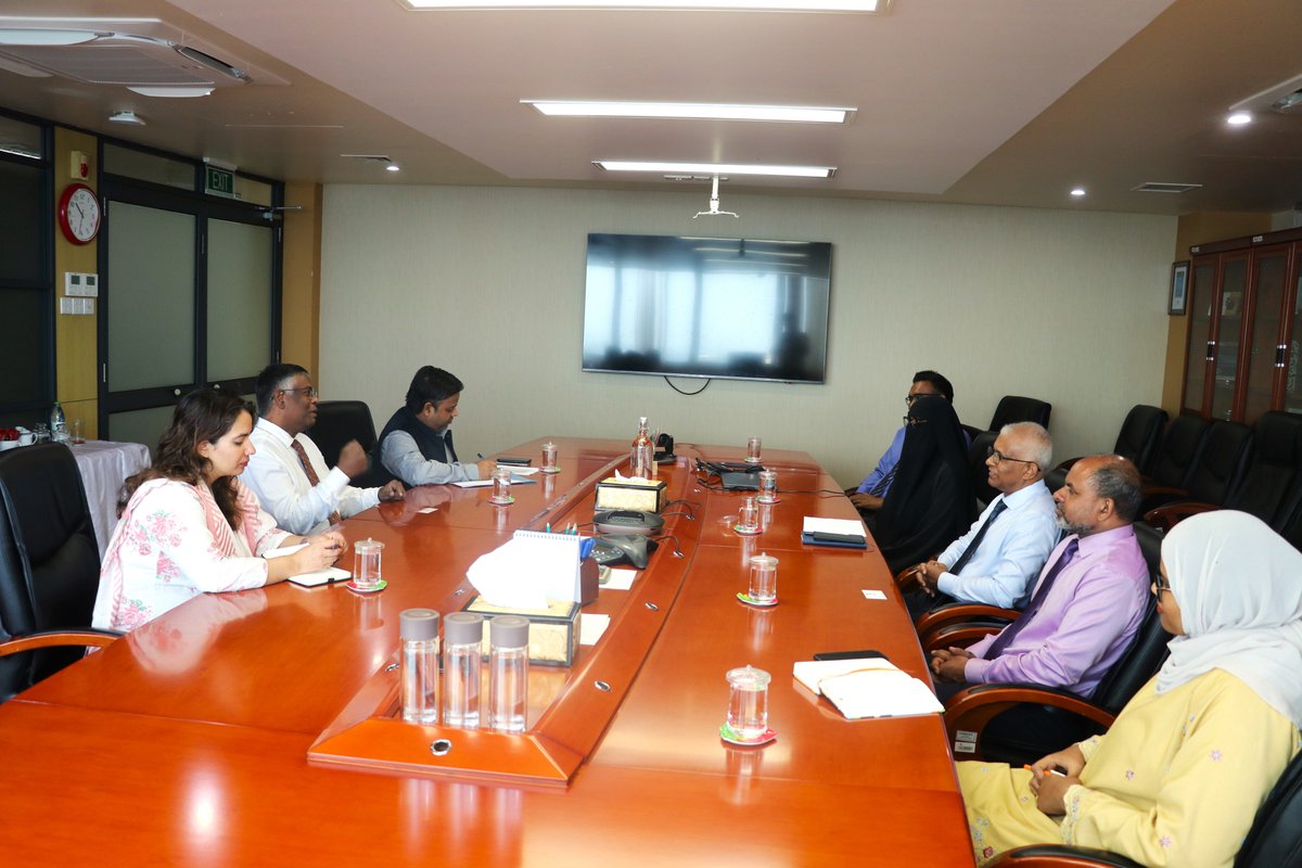 The Indian High Commissioner paid an official visit to Maldives Post today, during which discussions were held on the UPU–IP–UPI project relating to the ongoing development of postal financial transfer services between Maldives Post and India Post.

<a href="/HCIMaldives/">India in Maldives</a>