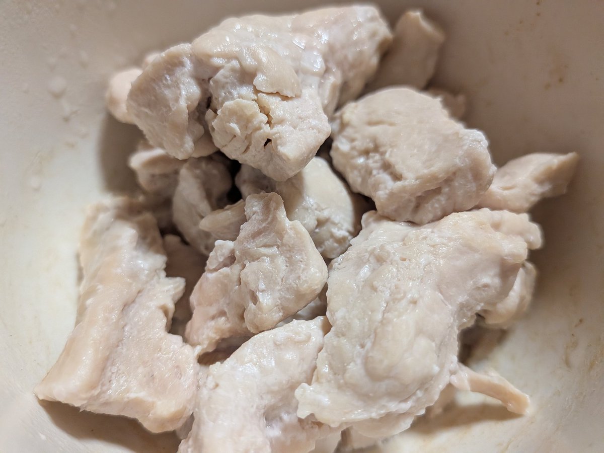 −30kgに挑戦中。
今日の夜ごはん。
鶏むね肉のレンジ蒸し。
キムチ納豆。
派手なことはしない。
整えるだけ。
静かに積み重ねる。

#ダイエット
#ダイエット記録
#30キロ減
#食生活改善