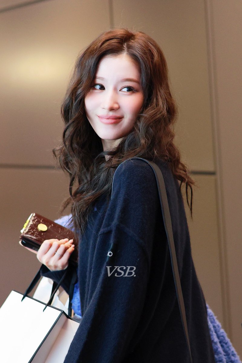 空港で撮られたサナちゃんが可愛すぎる