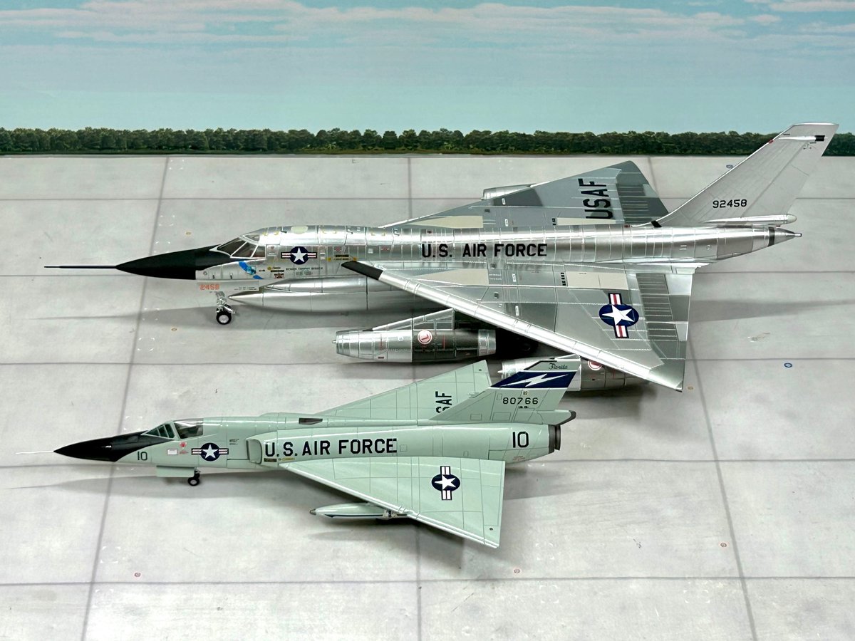 akabou_himawari's tweet photo. 🇺🇸#アメリカ空軍機コレクション
1/72 B-58A #Hustler #ハスラー
#CalibreWings #カリバーウイングス #ダイキャストモデル
同時期の同じメーカーでデルタ翼の戦闘機との比較
#コンベア F-106 #デルタダート https://t.co/uGwtNvrXyz