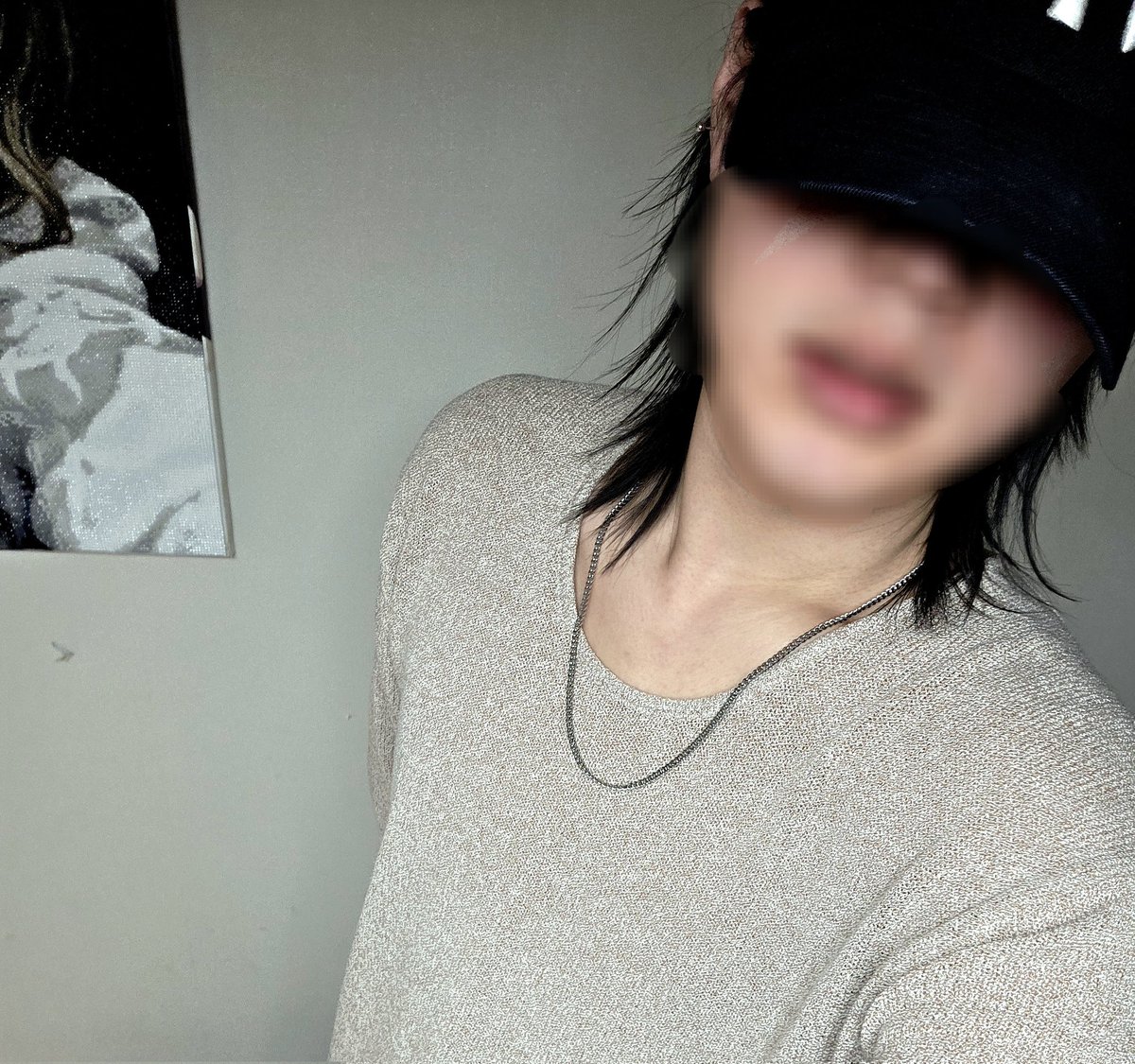 머리는 미용사에게.
이 삐죽빼죽이를 위해
20분을 씨름 한 게 믿기지 않음