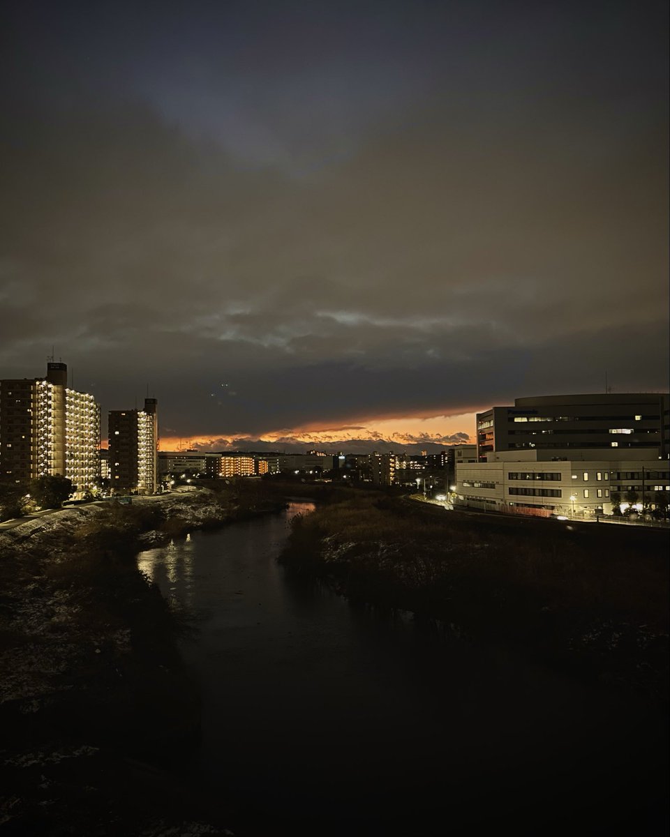 良い映画でした🌟
こういう鹿男的メルヘン好きです💖
宗派は言わなくても、エピソードごとに変化するお経にも注目✨←わかる人には楽しめます😁
雪の後の #イマソラ