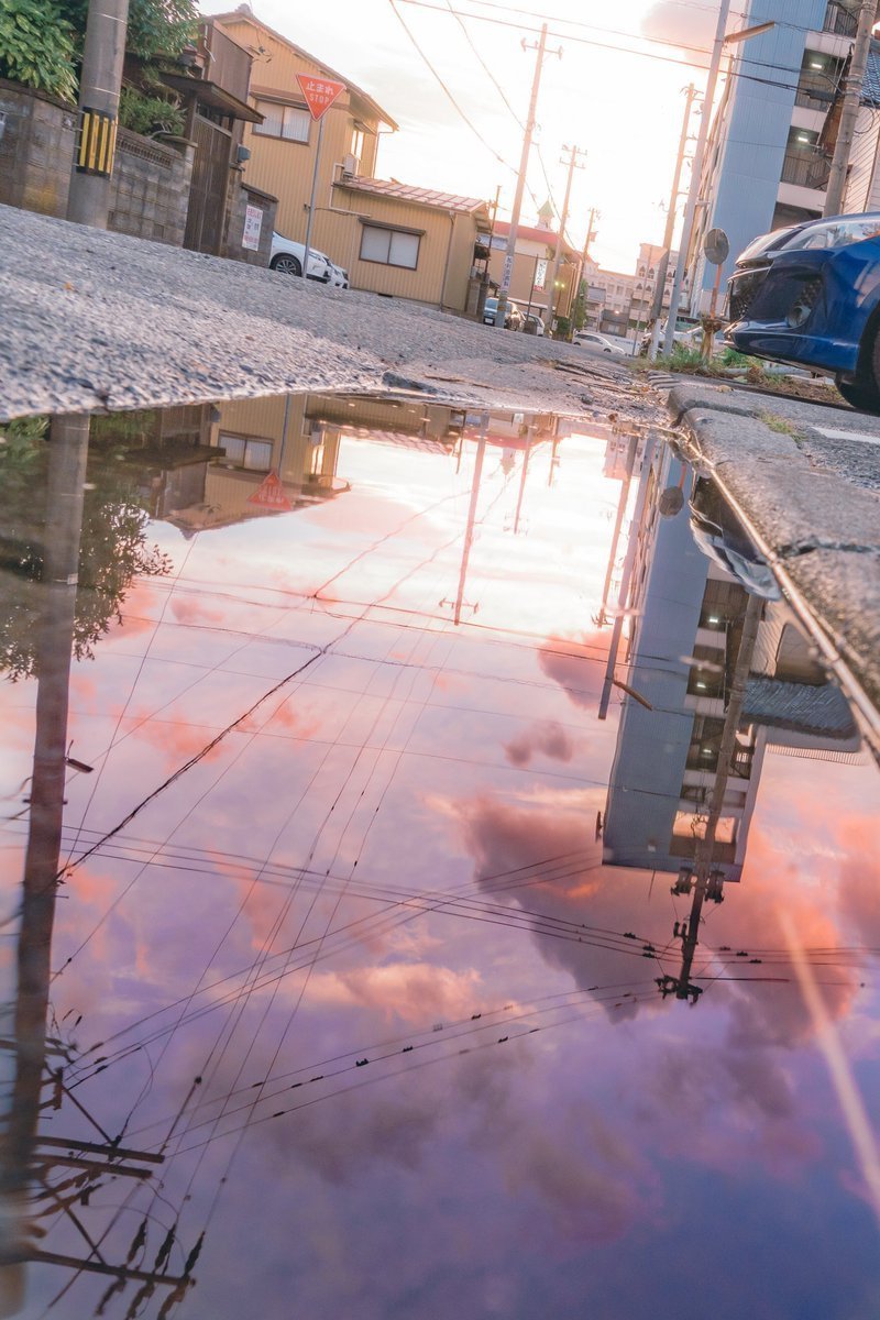 空へと落ちる。