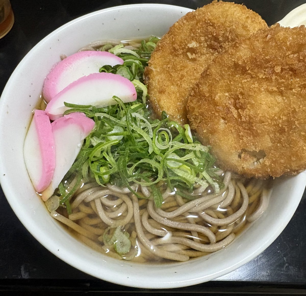 知識だけあったコロッケそばをおうちでお安く再現
お出汁吸ったコロッケがんまい