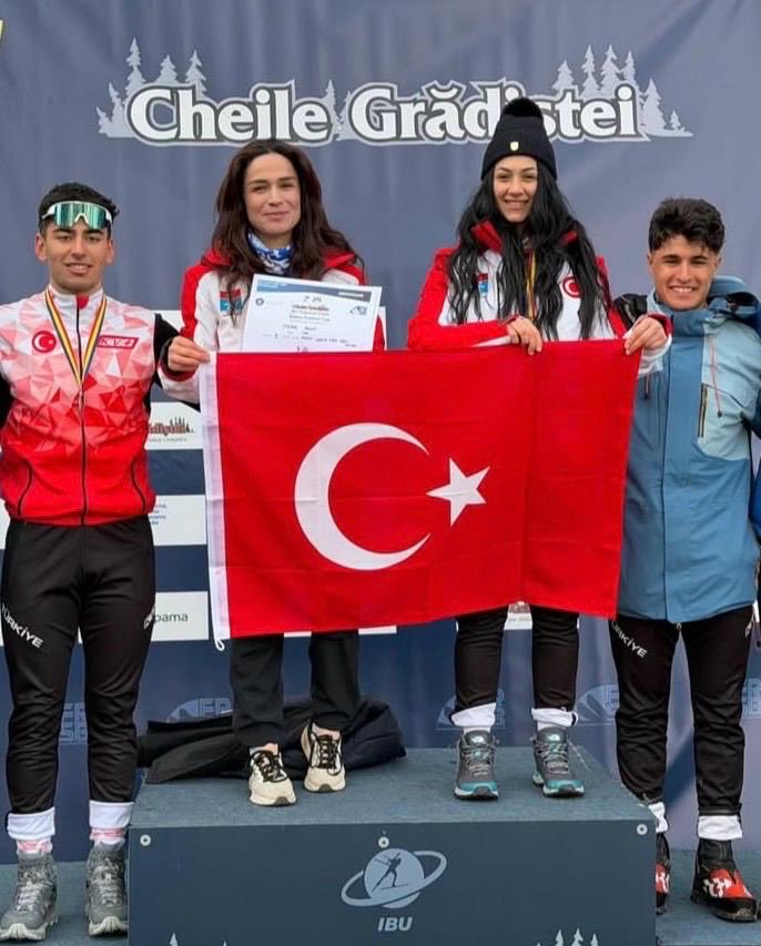 🇹🇷⛷️ Başarıyla Gelen Madalya!
Milli sporcumuz Ebru Tuncer, 04-08 Şubat 2026 tarihleri arasında Romanya’da düzenlenen ve 8 ülkeden 70 sporcunun mücadele ettiği Balkan Şampiyonası’nda 3. olarak önemli bir başarıya imza attı. 🏆
Sporcumuzu ve antrenörümüzü tebrik ediyoruz.