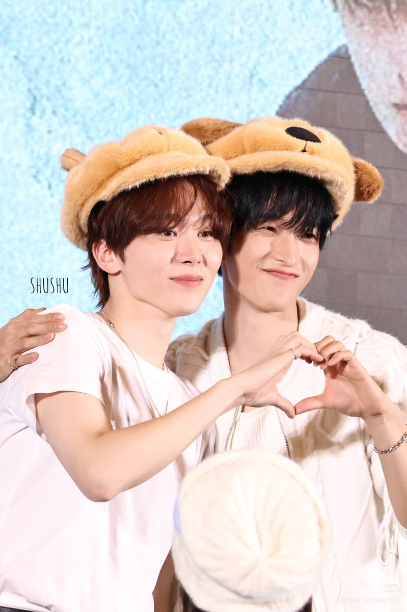 아웅 메보즈 마음좋아🐻🫶🏻🐶  

xhslink.com/o/2flZT7U5AB8