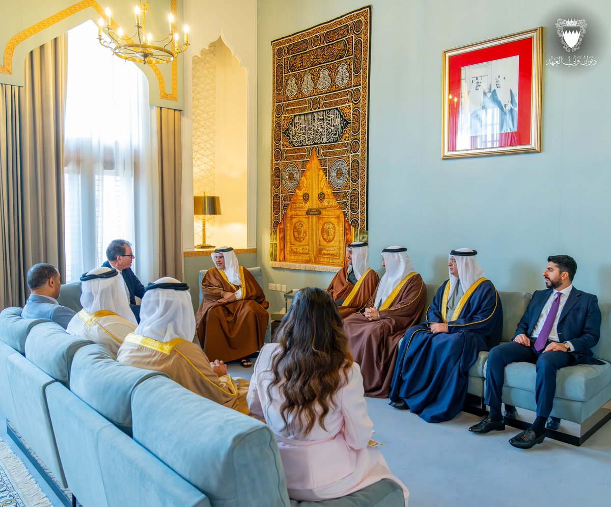 BahrainCPnews's tweet photo. صاحب السمو الملكي الأمير #سلمان_بن_حمد آل خليفة نائب جلالة الملك ولي العهد، يلتقي السيد جيرد مولر مدير عام منظمة الأمم المتحدة للتنمية الصناعية (اليونيدو) #البحرين https://t.co/aLxW0uZYvK