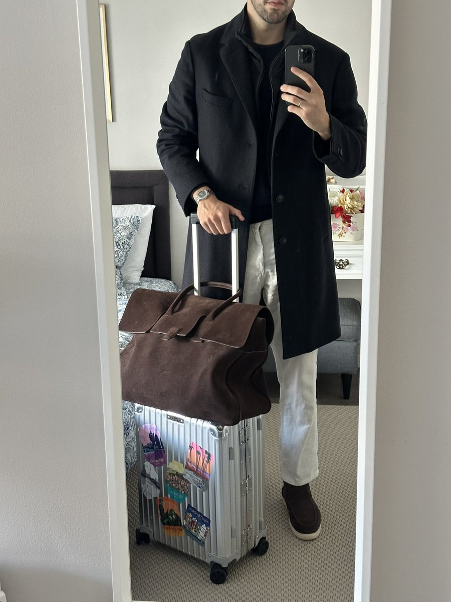 rektonomist_'s tweet image. Gm! Time to put the new wardrobe to the test! First trip of the year!

Been focusing mostly on natural fibers that are both light and warm like Cashmere or wool/cashmere blends.

Also pretty important to pack at least 2 watches 😂