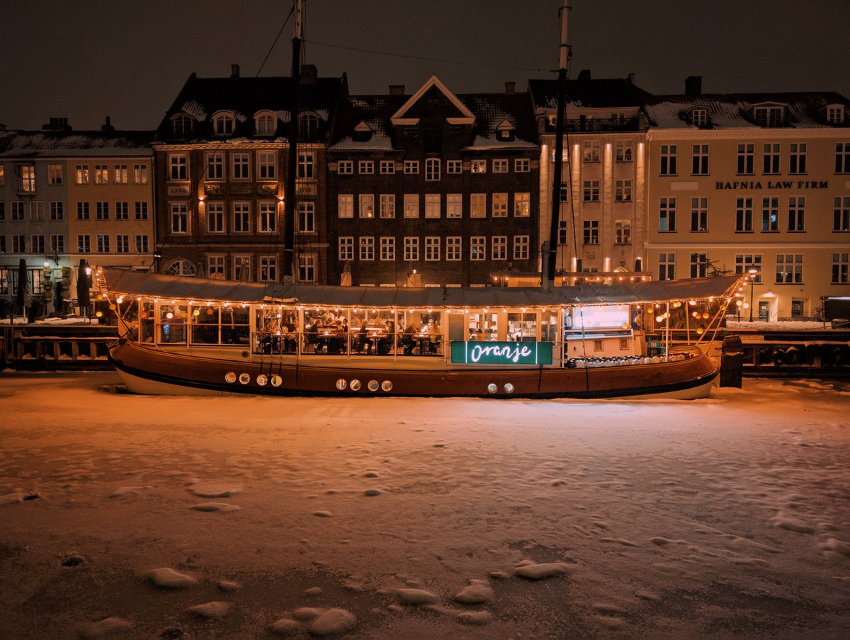 avilamonroy's tweet photo. Copenhagen last night ❄️ https://t.co/Kuy1QbR48l