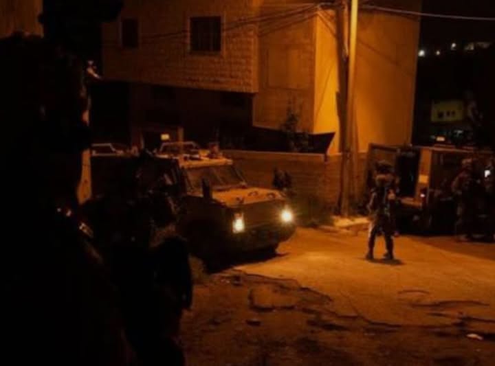 #درعا #إسرائيل
اقتحمت قوة لجيش الاحتلال الاسرائيلي
مكونة من أكثر من 20 سيارة قرية معرية بحوض اليرموك
بريف درعا الغربي
حيث شنت حملة مداهمات وتغتيش للمنازل 
و بقلك رايحين لمشاريع تزلج وعنفات كهربا وحب وتجارة مع الكيان
#سوريا #دمشق #Syria #Damascus #أحمد_الشرع #إدلب #السويداء #Israe